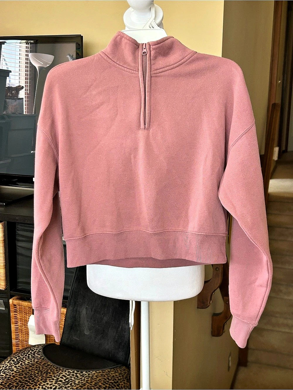 refuge Women’s Quarter-Zip Cropped Sweatshirt in Pink Size Small